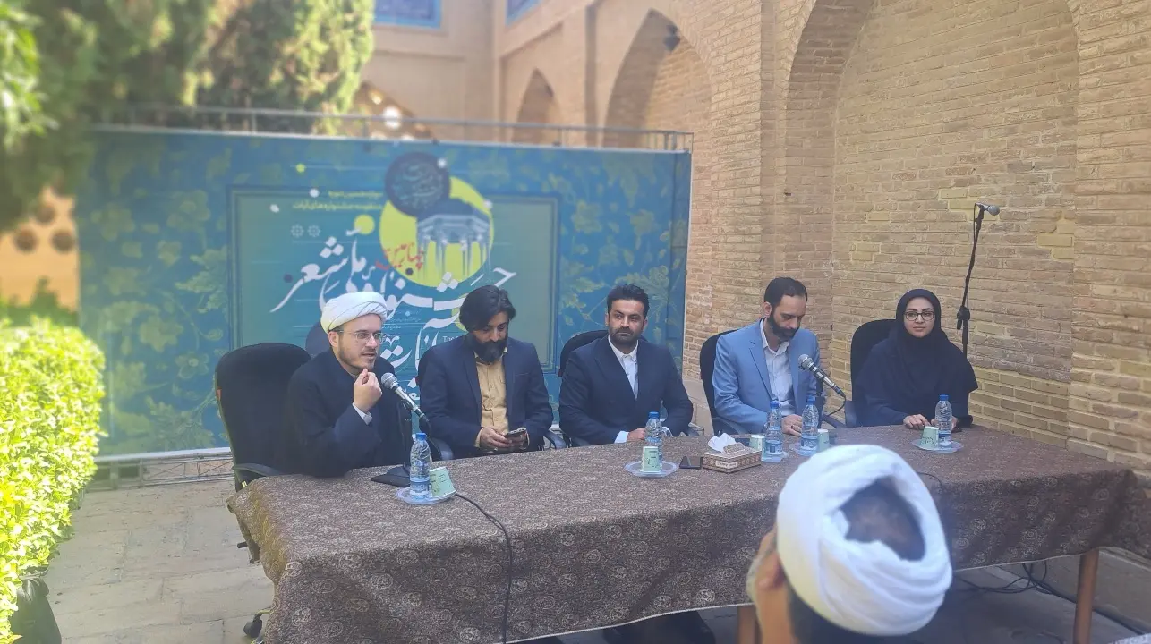پوستر چهارمین دوره جشنواره ملی شعر آیات در شیراز رونمایی شد/جشنواره «آیات» آغازگر جشنواره جهانی شعر و ادبیات در شیراز