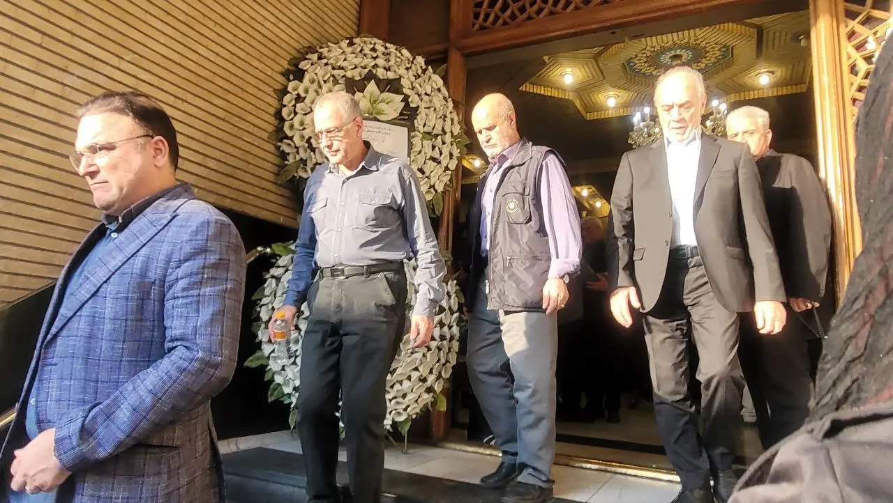 برگزاری مراسم ترحیم برادر مصطفی تاجزاده با حضور فعالان سیاسی اصلاحطلب + تصاویر