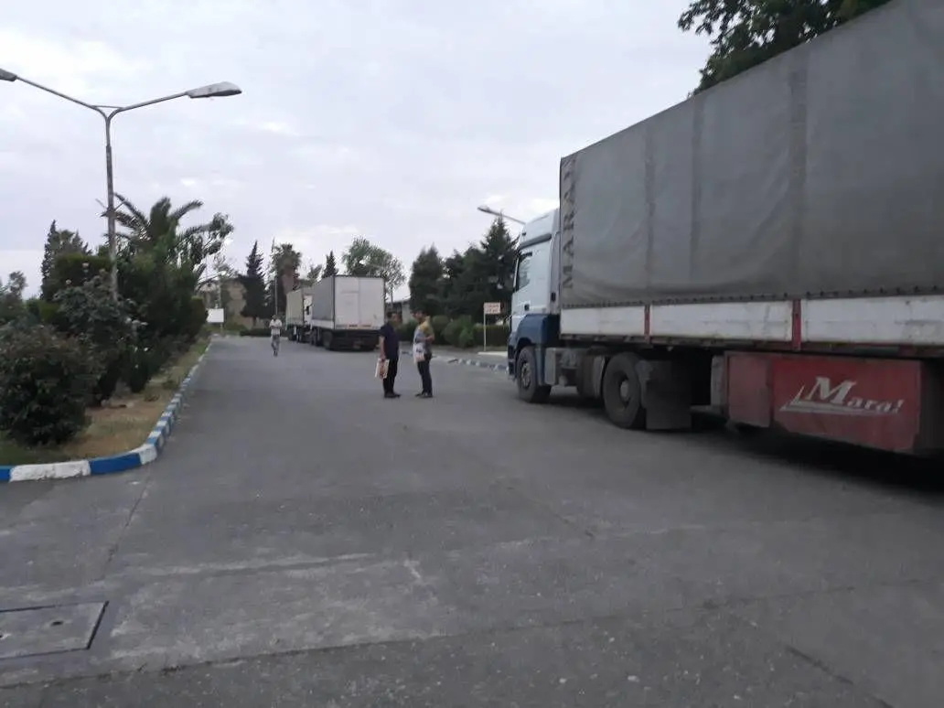 خروج شبانه ۴۸ دستگاه ماشینآلات بافنده ایران پوپلین در سکوت مسئولان/تلاش کارگران بینتیجه ماند