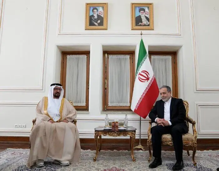 عراقجي يلتقي سفيري سلطنة عمان والإمارات العربية المتحدة