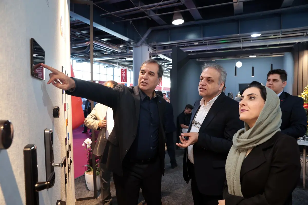 گزارش تصویری بازدید دبیر کل انجمن لوازم خانگی ایران و جمعی از مسئولین از بیستوپنجمین نمایشگاه بینالمللی لوازم خانگی در روز دوم