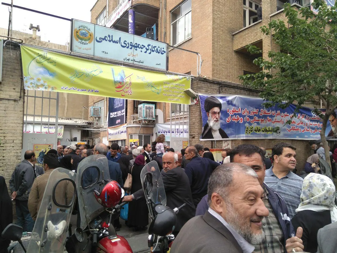 وزیر بهداشت دستش را از جیب کارگران درآورد/ هرچه دهان کارگران را ببندید دهان خورندگان بازمی‌شود/ تصمیم‌گیران منتظر اعتراض‌های جدی‌تر کارگران باشند+ فیلم و عکس