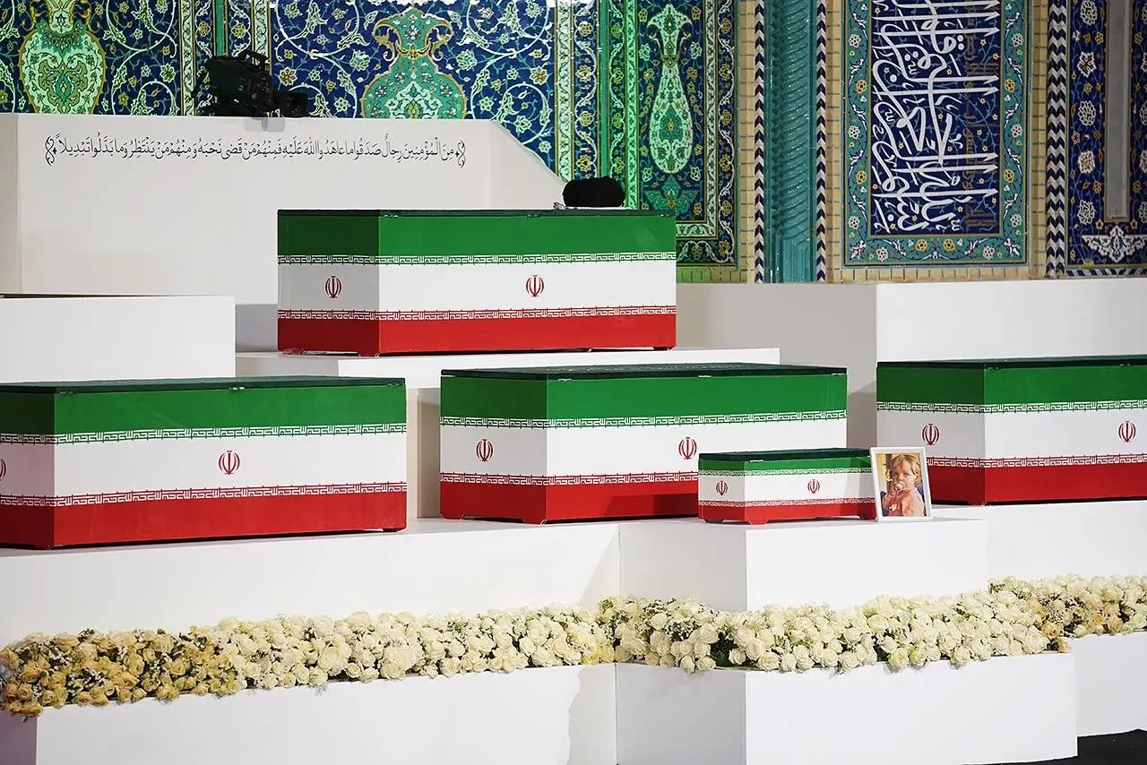 ادای احترام شخصیت‌های سیاسی و فرهنگی جهان بر پیکر رهبر شهید انقلاب+ تصاویر