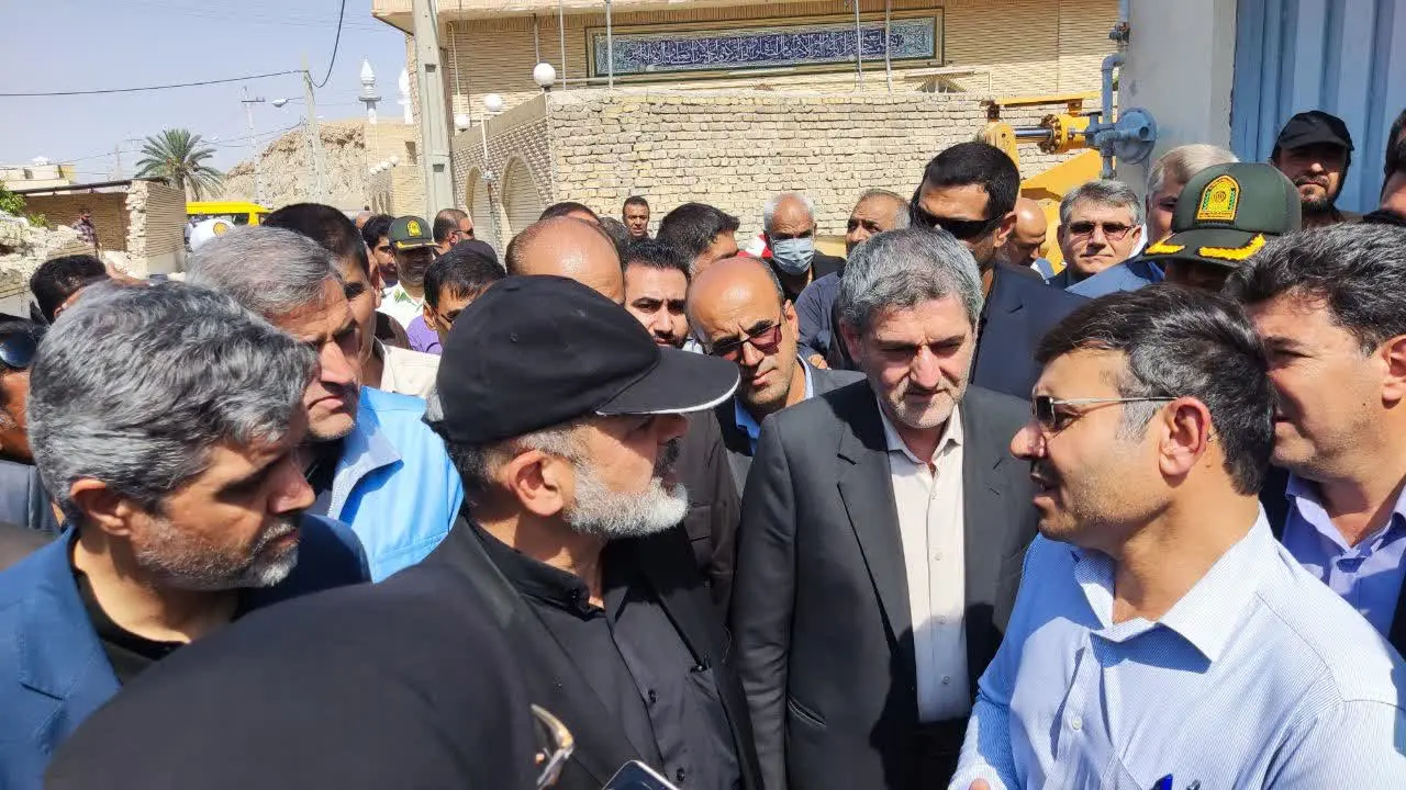 وزیر کشور از نقاط زلزله زده جنوب فارس بازدید کرد 