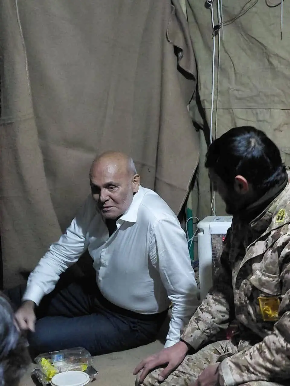 حضور جمشید هاشم‌پور در یکی از مقرهای ایست‌وبازرسی پایتخت + عکس