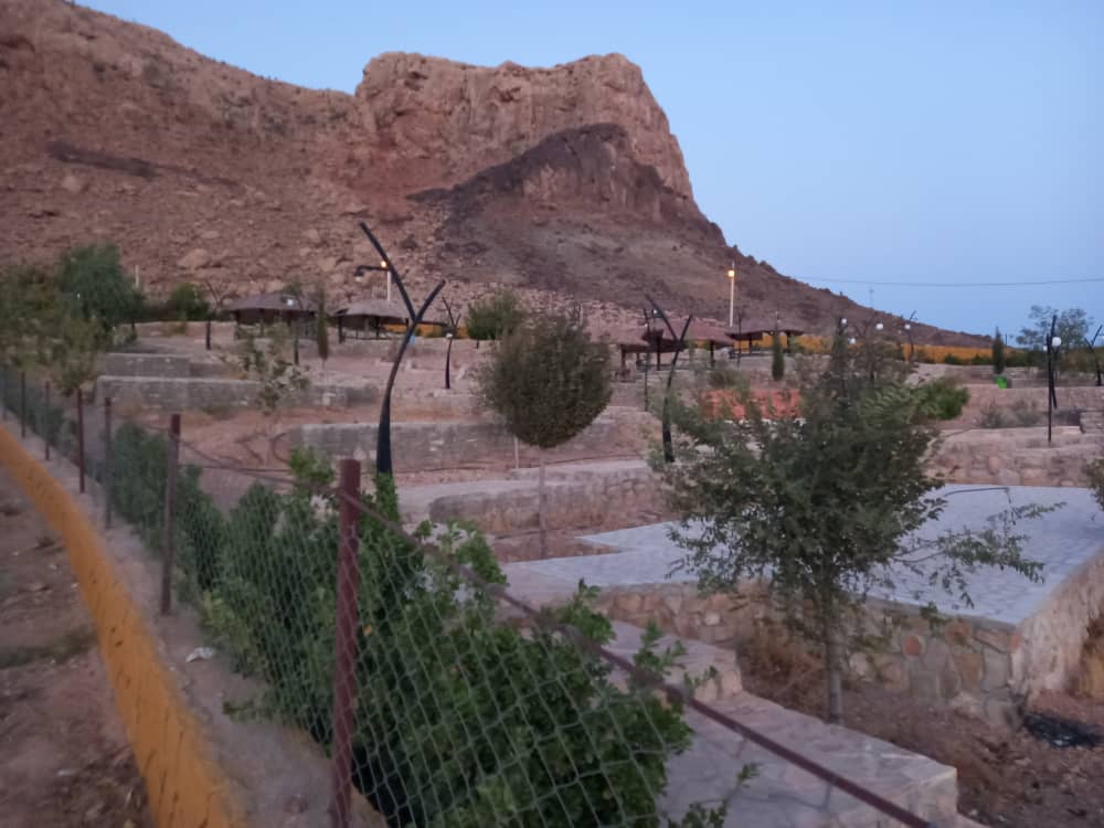 معدن کرومیت، تهدیدی برای زندگی ٣ هزار نفر در روستای دهمورد/ معدن‌کاوی به قیمت نابودی زیستگاه‌های بختگان/ اهالی روستا: مخالف توسعه فعالیت معدنی هستیم؛ مسئولان صدایمان را بشنوند