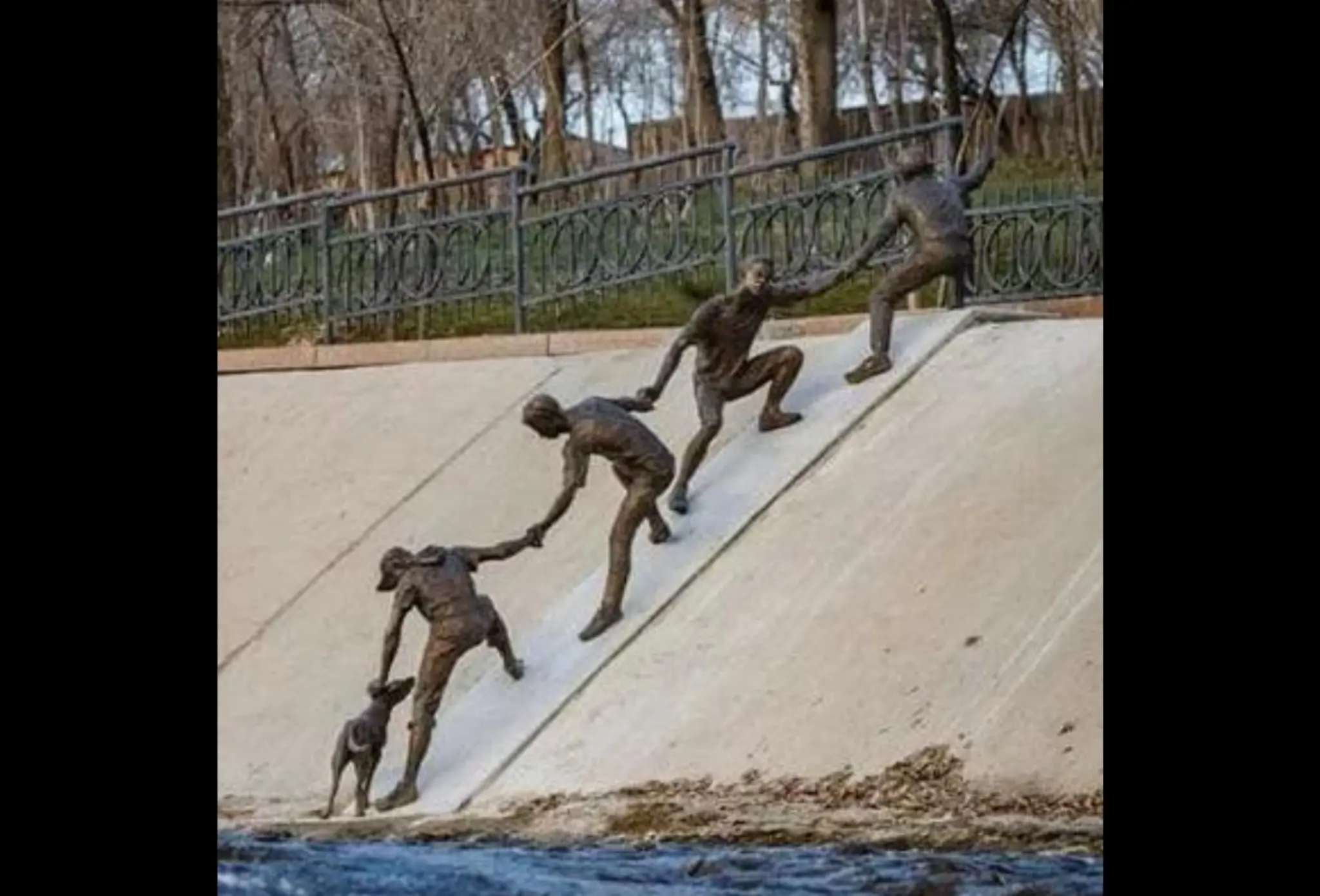 زنجیره‌ای از انسانیت بر فراز سیران در قزاقستان/ یک اثر شهری چه مولفه‌هایی دارد؟ 