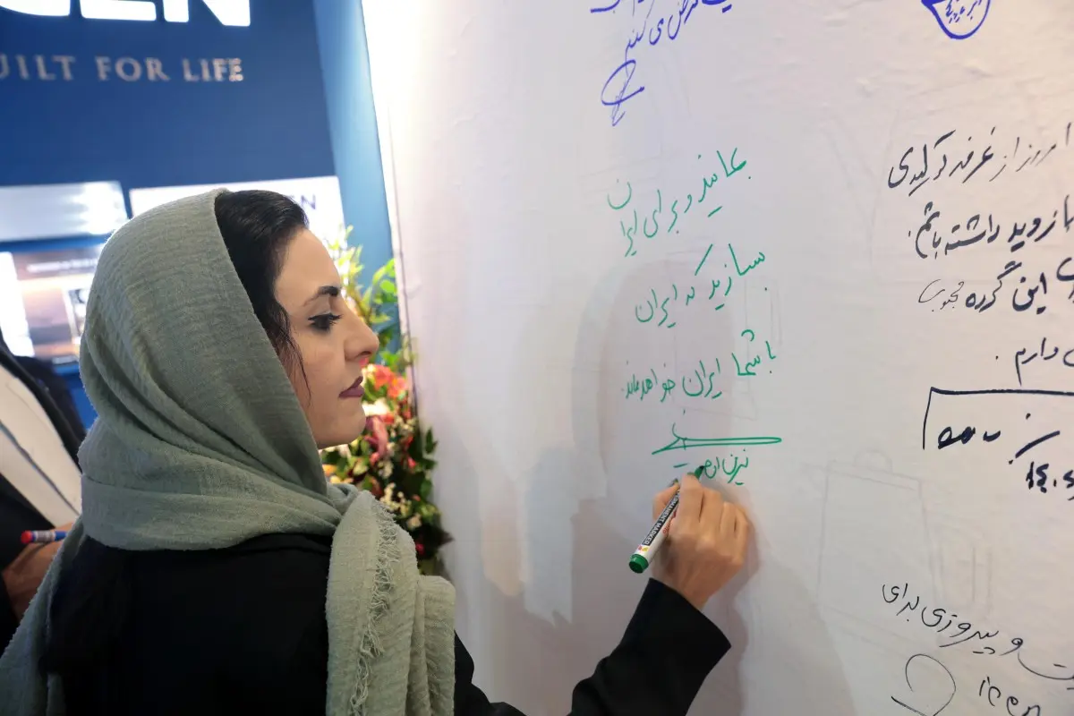 گزارش تصویری بازدید دبیر کل انجمن لوازم خانگی ایران و جمعی از مسئولین از بیستوپنجمین نمایشگاه بینالمللی لوازم خانگی در روز دوم