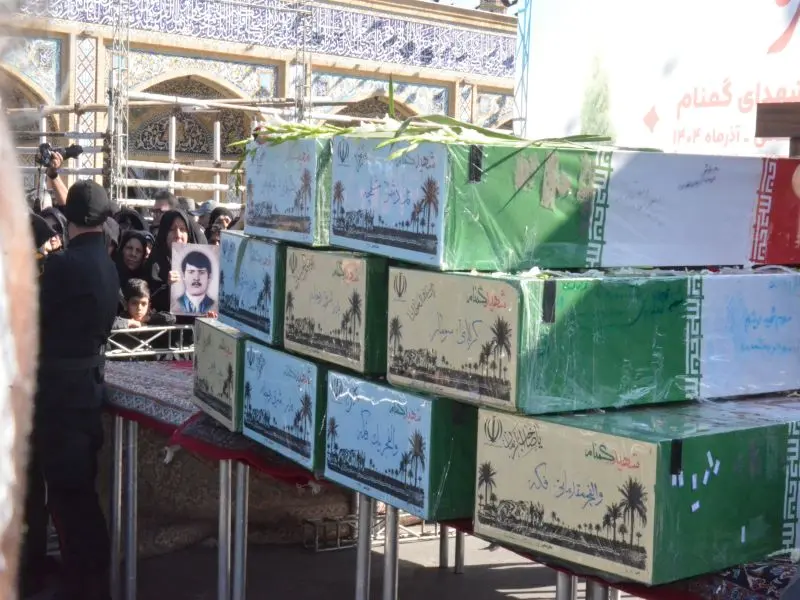  پیکر ۱۲ شهید دفاع مقدس در شیراز تشییع شد