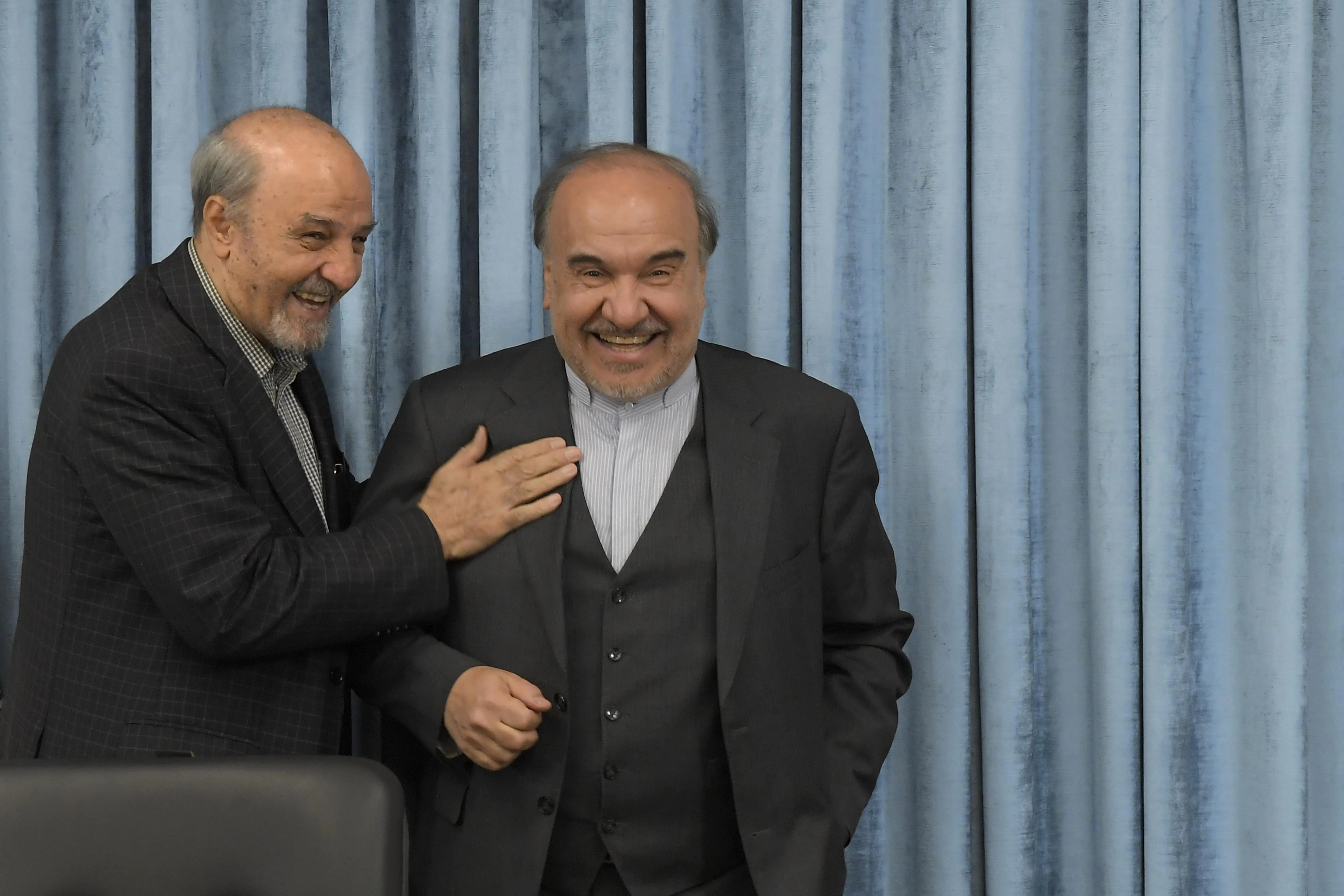 تصاویر دیدار جمعی از وزیران و معاونان سابق با روحانی