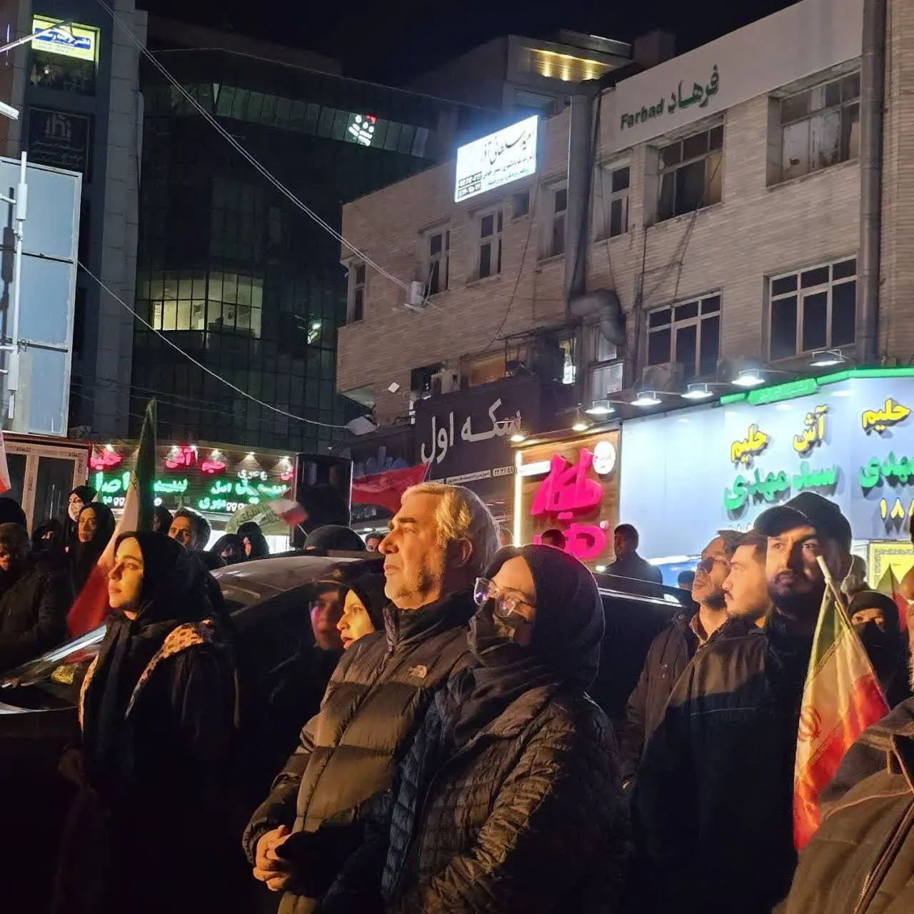 حضور ابراهیم حاتمی‌کیا در راهپیمایی علیه متجاوزان به ایران