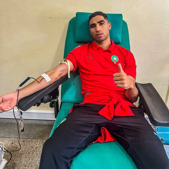 اشرف حکیمی برای کمک به زلزله زدگان مراکش خون داد
