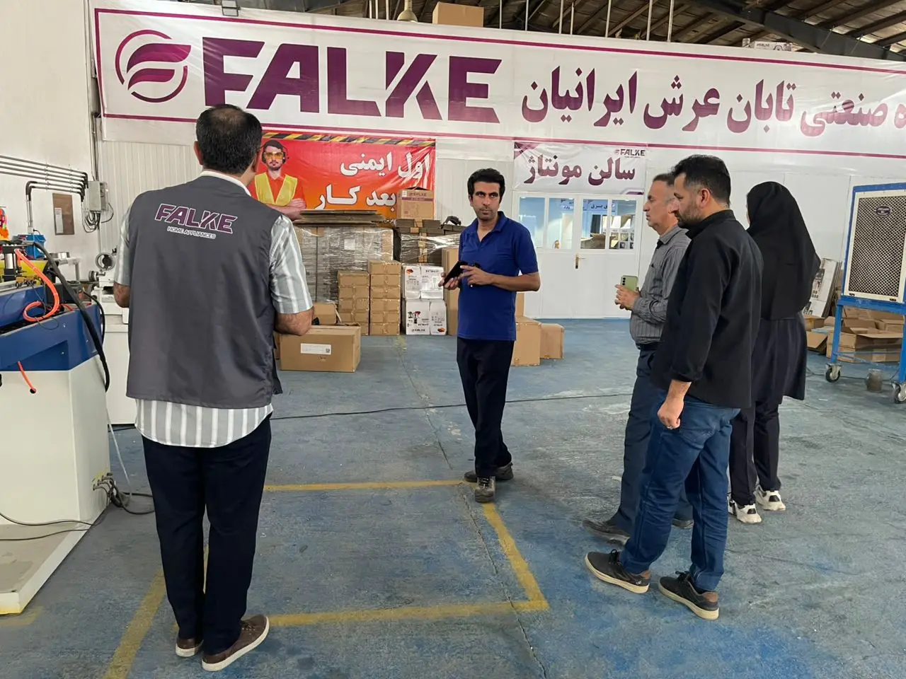 بازدید خبرنگاران لامردی از گروه تولید لوازم خانگی «فالکه»