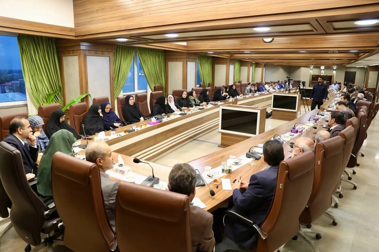 نشست سخنگوی دولت با نمایندگان تشکل ها و احزاب استان گیلان