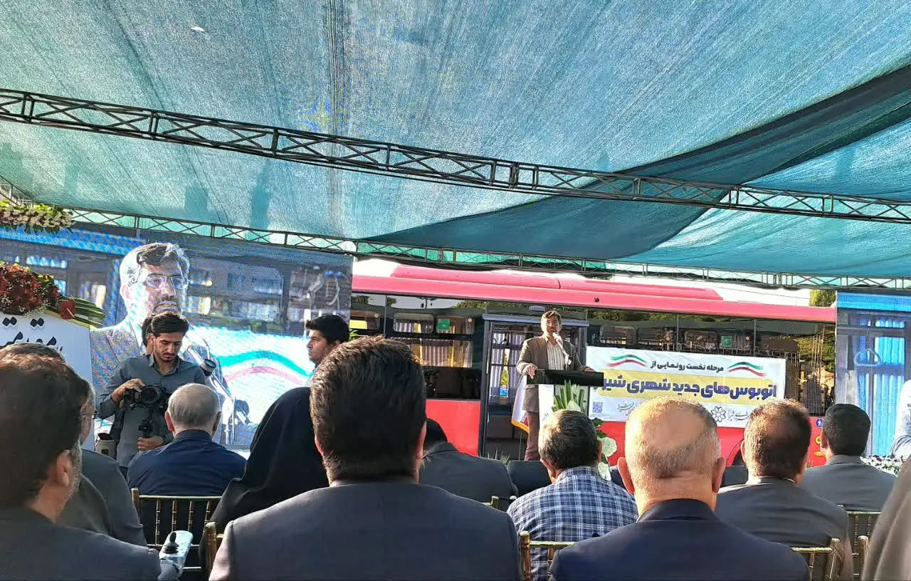 افتتاح ۳۳ پروژه منطقه یک و رونمایی از ۱۷ دستگاه اتوبوس جدید در شیراز/ آمادگی برای سفر احتمالی رئیس جمهور به فارس