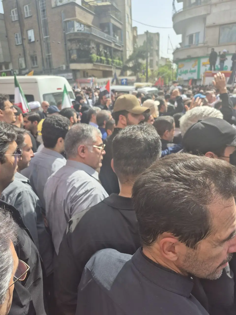 حضور پاک‌نژاد در مراسم تشییع پیکر شهدای اقتدار