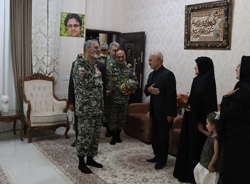 بازدید فرمانده کل ارتش از گروه پدافند هوایی آبدانان/ دیدار سرلشکر موسوی با خانواده شهید داریوش رضایینژاد
