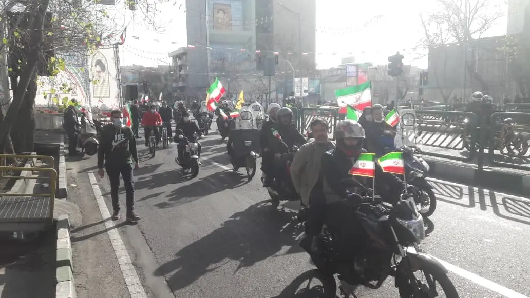راهپیمایی نمادین سالگرد پیروزی انقلاب اسلامی برگزار شد+فیلم و عکس
