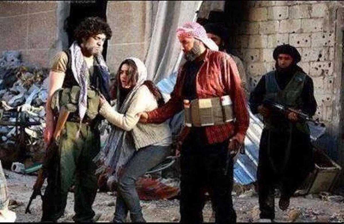 کنیز سفید سر فرمانده داعشی را برید