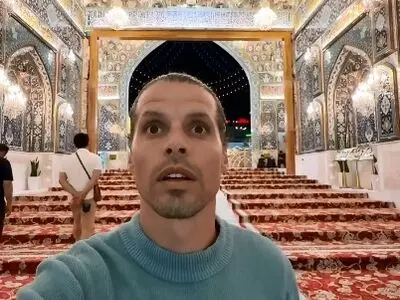حیرت جهانگرد هلندی هنگام حضور در مرقد مطهر امام حسین علیه‌السلام + فیلم