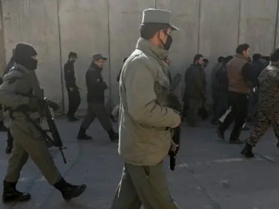 عوامل نفوذی طالبان جان ۸ پلیس افغان را گرفتند