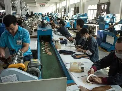 اعتصاب کارگران یک کارخانه کفش در چین به خاطر عدم پرداخت مزایا