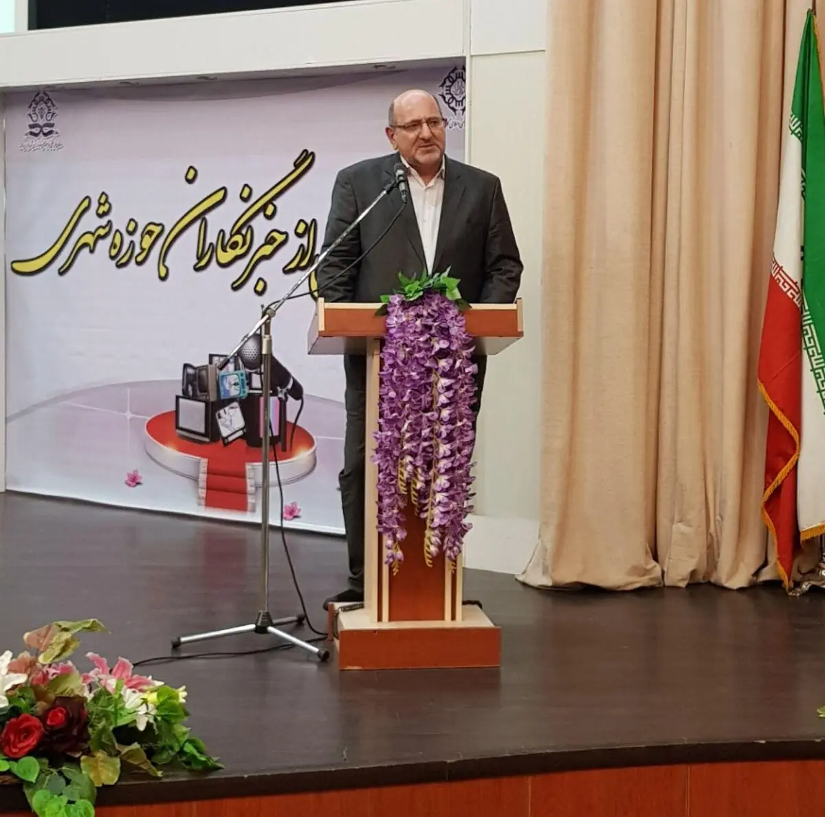 مناقصات و معاملات شهرداری اراک باید شفاف‌ باشد/ شهردار از شورای‌شهر فاصله نگیرد