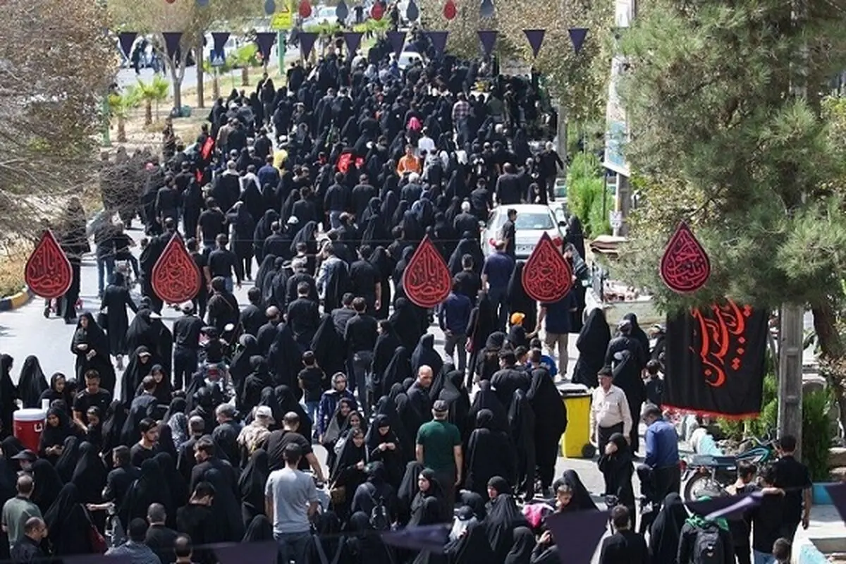 جمع‌آوری کمک‌های مردمی در پیاده‌روی جاماندگان اربعین توسط کمیته امداد
