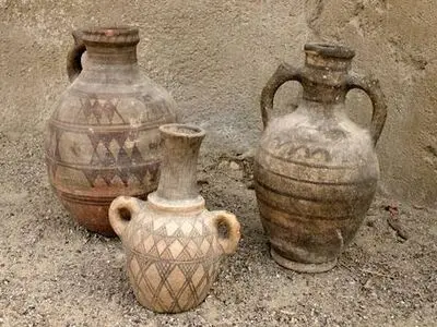 پیدایش تاریخ در شهرستان طارم؛ کشف 4 کوزه سفالی در تپه انذر