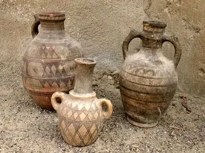 پیدایش تاریخ در شهرستان طارم؛ کشف 4 کوزه سفالی در تپه انذر