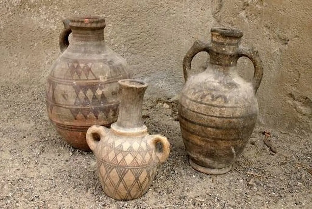 پیدایش تاریخ در شهرستان طارم؛ کشف 4 کوزه سفالی در تپه انذر
