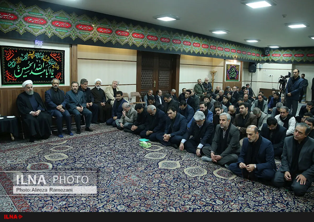 مراسم عزاداری امام حسین(ع) با حضور روحانی+عکس