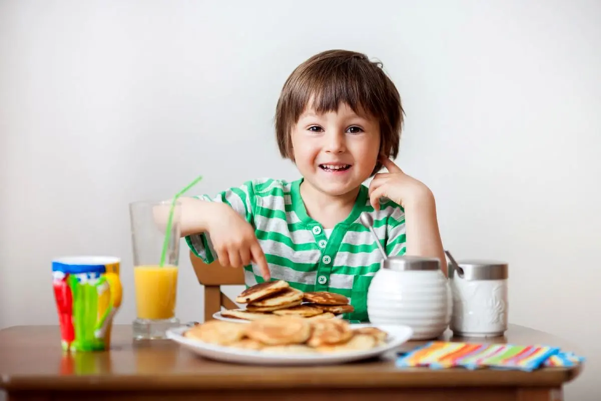 آیا مصرف کیک، بیسکویت و آبمیوه برای وعده صبحانه کودکان مناسب است؟