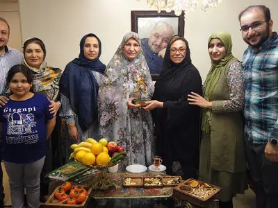 تندیس دریاقلی سورانی به خانواده دو قهرمان گمنام اهدا شد
