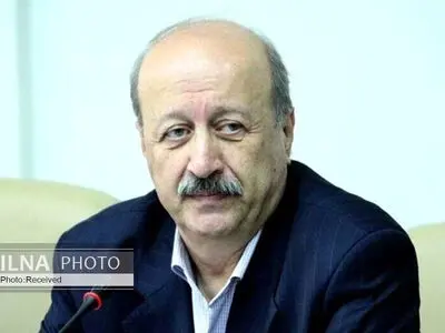 انتقاد از عملکرد ضعیف مسئولان در تامین واکسن کرونا/ انتظار برای تولید واکسن داخلی، ایران را از سرعت اپیدمی عقب انداخت/ پشت سرِ ویروس در حرکتیم/ واکسیناسیون کادر درمانِ بخش خصوصی هنوز انجام نشده است
