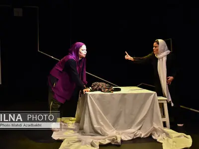 نمایش «یه روز دیگه» 