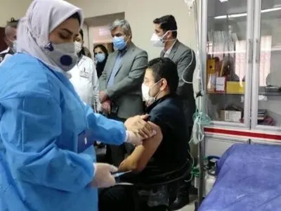 عذخواهی کرمان پور از درخواست در اولویت گذاشتن هنرمندان برای واکسیناسیون/ اولویت با کادر درمان است