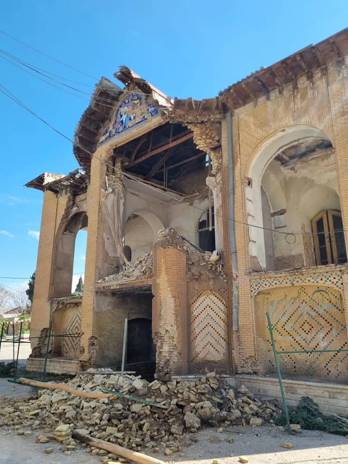 بخش‌هایی از عمارت تاریخی باغ سالاری به‌دلیل بارندگی فرو ریخت