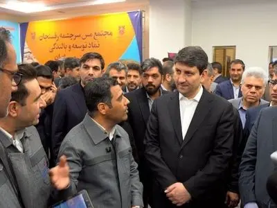 بازدید وزیر ارتباطات و فناوری اطلاعات از غرفه فناوری اطلاعات شرکت معدنی و صنعتی گهرزمین