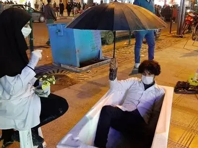 اجرای تئاتر خیابانی  پرفورمنس در اهواز با حضور هنرمندان آبادانی