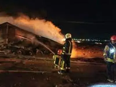 مهار آتش‌سوزی تانکر حامل نفت سفید در جاده اراک ـ تهران