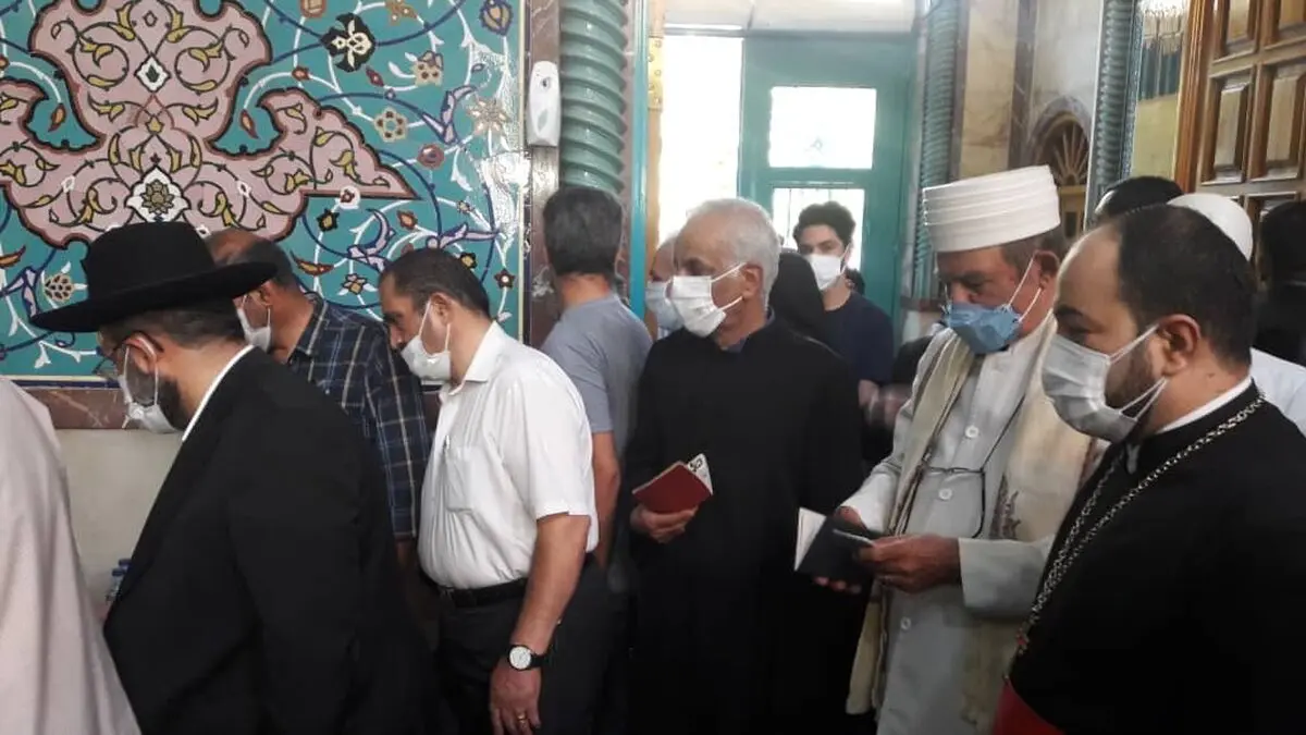 فرنشین انجمن موبدان تهران و اسقف اعظم کلیسای شرق آشور ایران رای خود را به صندوق انداختند