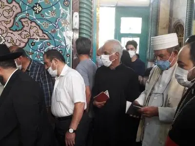 فرنشین انجمن موبدان تهران و اسقف اعظم کلیسای شرق آشور ایران رای خود را به صندوق انداختند
