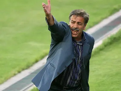 ابراهیم زاده: استقلال به جز گل موقعیتی نداشت / در خانه خودمان به ناداوری باختیم