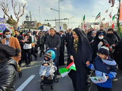 رئیس بنیاد مستضعفان در راهپیمایی حاضر شد