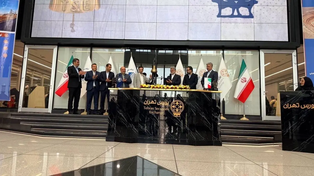 نواخته شدن زنگ آغاز معاملات بورس تهران توسط مدیرعامل چادرملو