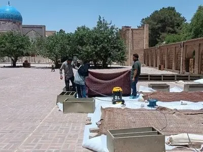 فرش‌های تاریخی مجموعه «شیخ احمد جام» آفت‌زدایی شد