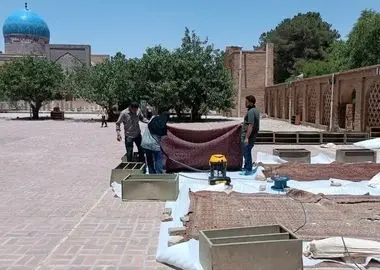 فرش‌های تاریخی مجموعه «شیخ احمد جام» آفت‌زدایی شد