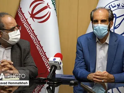 امضای تفاهم نامه بین اتحادیه پوشاک تهران و سازمان دانش اموزشی تهران+ویدئو
