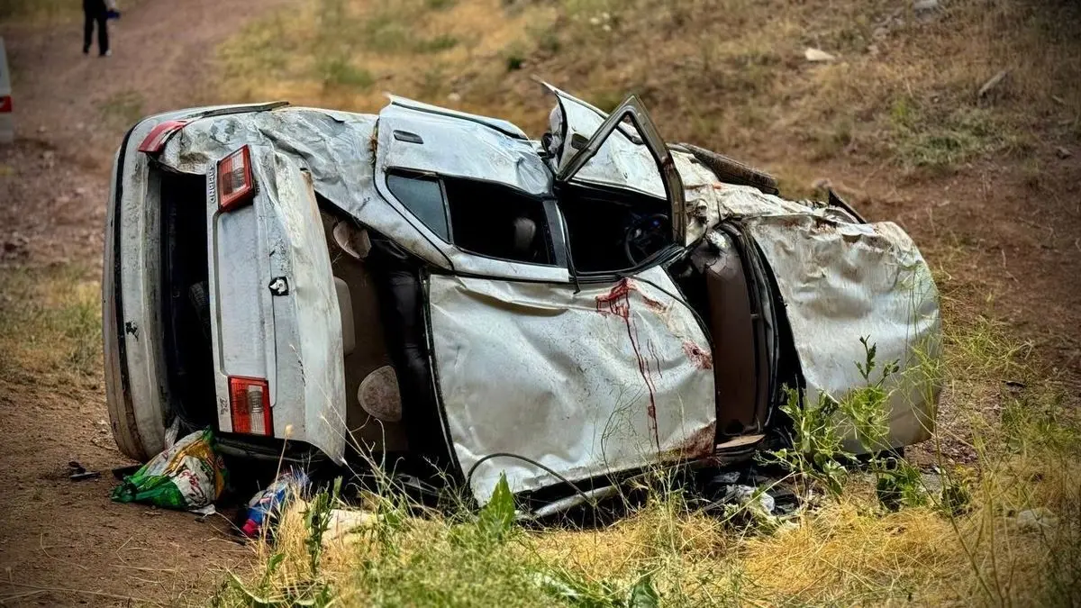 انحراف از جاده و واژگونی سمند در محور ارومیه به سلماس ۴ فوتی و مصدوم برجا گذاشت
